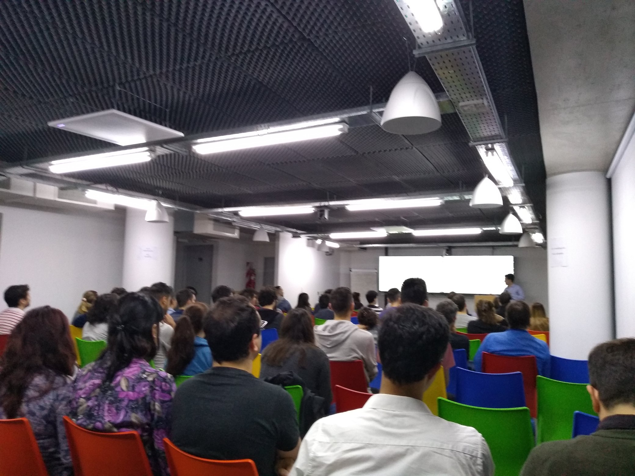 Salón lleno en Medallia